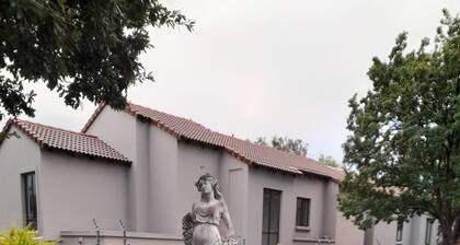 Quiet, Very Specious Apartment In Dainfern