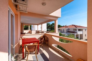 Outdoor dining - BonVie Apartments in Center B7 (Novalja)