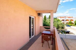 Outdoor dining - BonVie Apartments in Center 12 B6 (Novalja)