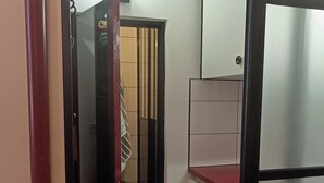 Interior - Atypical workshop-apartment in a private courtyard with terrace area (Aubervilliers)
