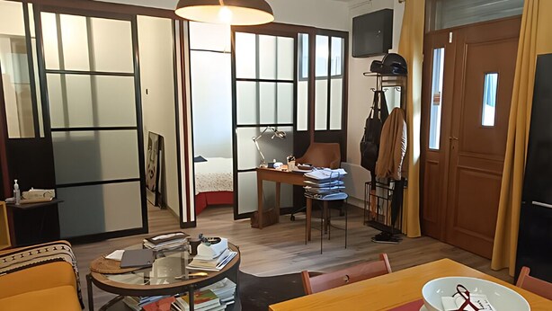 Business centre - Atypical workshop-apartment in a private courtyard with terrace area (Aubervilliers)