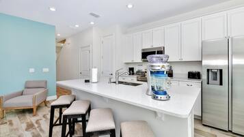 Refrigerador, horno, parrilla de estufa y lavavajillas