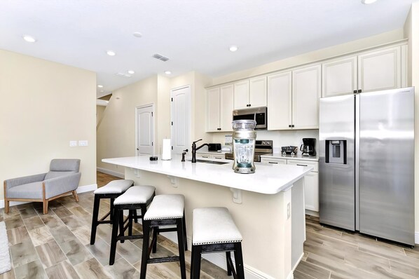 Fridge, oven, stovetop, dishwasher