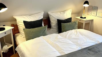 3 bedrooms, travel cot, WiFi