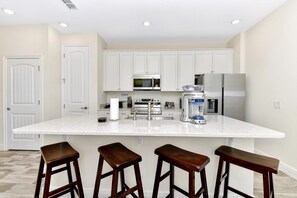 Fridge, oven, stovetop, dishwasher - Making Memories VIlla near Disney with Margaritaville Resort & Island H20. (Kissimmee)