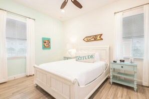 3 bedrooms, in-room safe, iron/ironing board, free WiFi - Vivid Cottage Near Disney with Margaritaville Resort & Island H2O Access -. (Kissimmee)