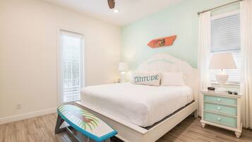 3 makuuhuonetta, tallelokero huoneessa, silitysrauta/-lauta