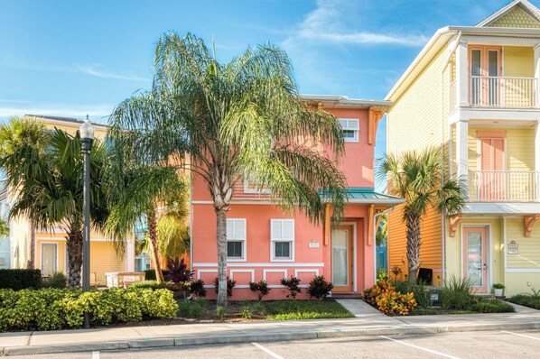 Exterior - Vivid Cottage Near Disney with Margaritaville Resort & Island H2O Access -. (Kissimmee)