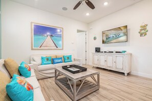 Living area - Vivid Cottage Near Disney with Margaritaville Resort & Island H2O Access -. (Kissimmee)