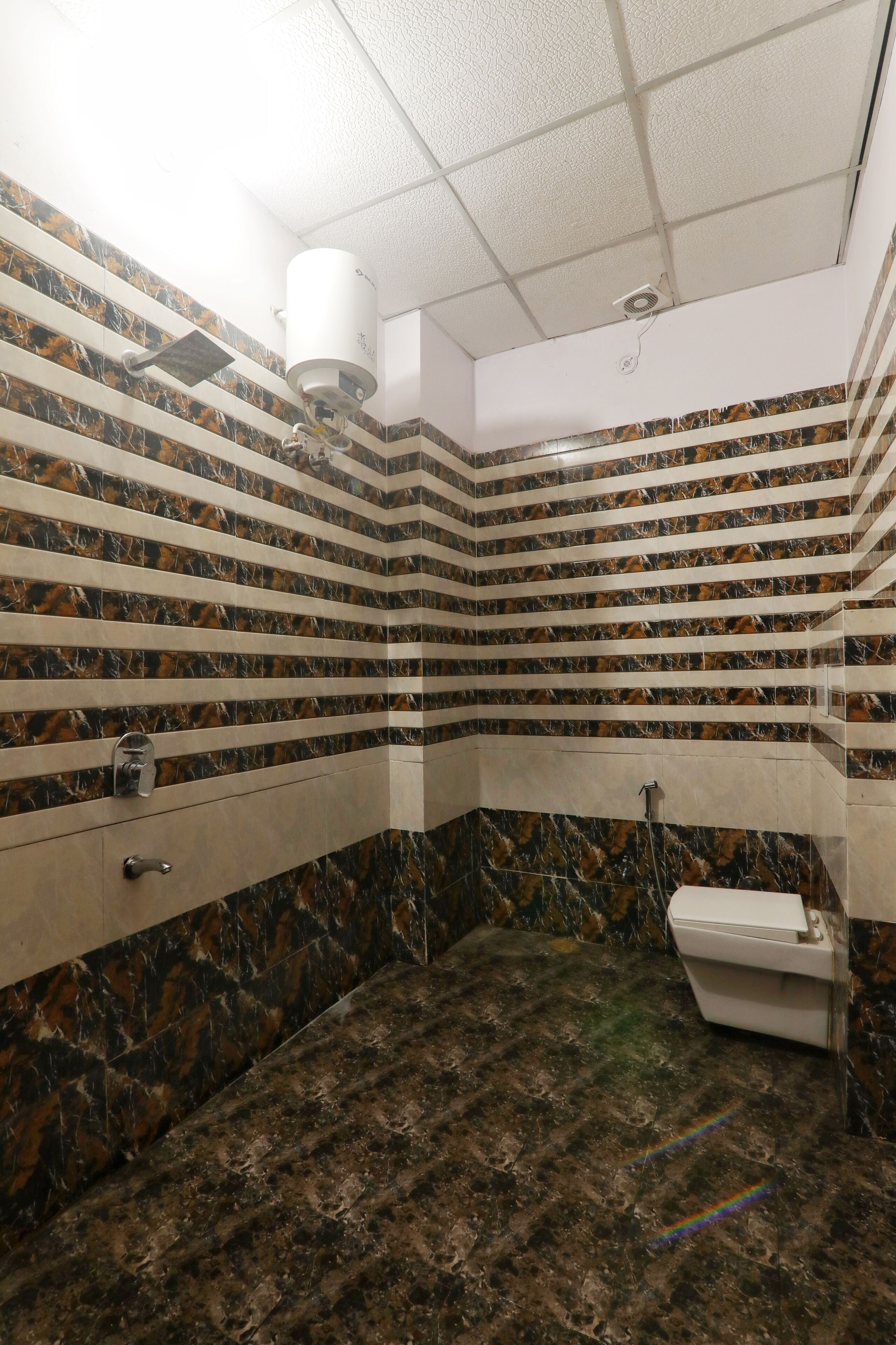 تجهيزات دش، مستلزمات مجانية للعناية الشخصية، مناشف، صابون