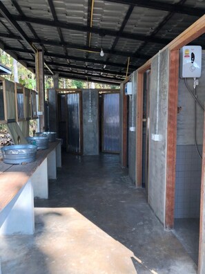 Shower, hydromassage showerhead, hair dryer, bidet - The River Runs Chiang Klang (Chiang Klang)