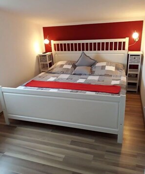2 bedrooms, iron/ironing board, Internet