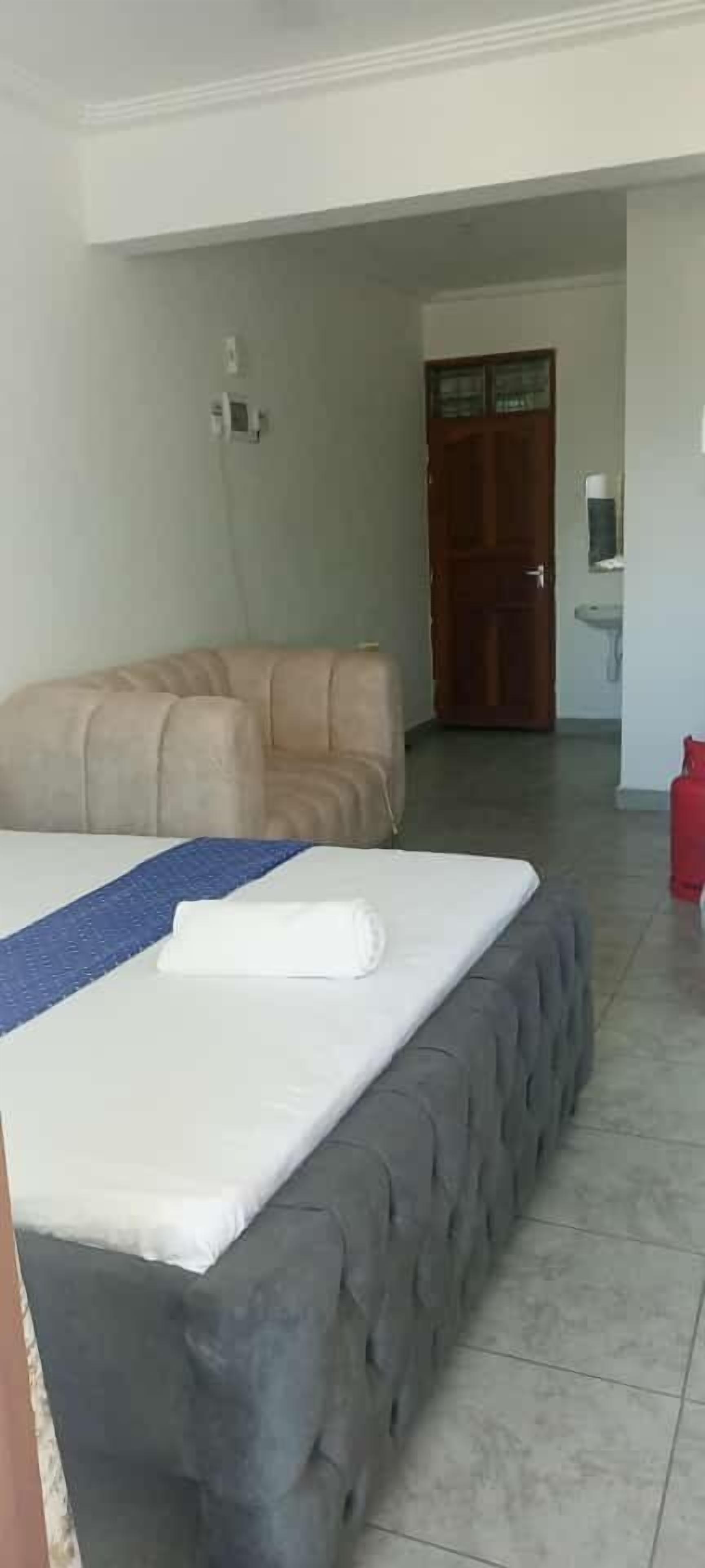 Comfort Studio, City View | Living area | 24-inch Smart TV with digital channels