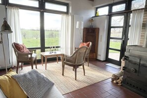 Smart TV, fireplace, DVD player, books