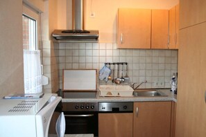 Køleskab, mikrobølgeovn, ovn, kogeplade