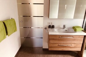 Bathroom - Azuria Black Forest Loft (Kappelrodeck)