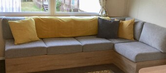 Cosy chalet - Poppy Lodge in Boat of Garten, Dog Friendly, free wifi!