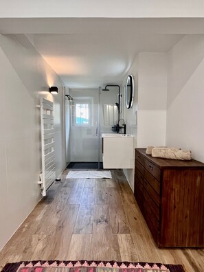 Shower, hair dryer, towels, soap