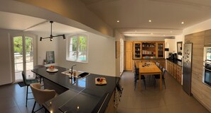 Mikrowelle, Ofen, Herdplatte, Geschirrspüler