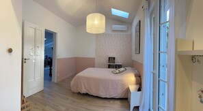 4 Schlafzimmer, Schreibtisch, Bügeleisen/Bügelbrett, WLAN