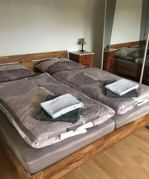 3 habitaciones, escritorio, wifi gratis y ropa de cama 