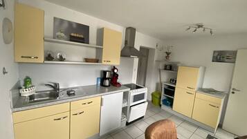 Kühlschrank, Ofen, Herdplatte, Geschirrspüler