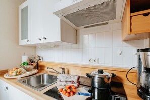 Kylskåp, mikrovågsugn, ugn och diskmaskin