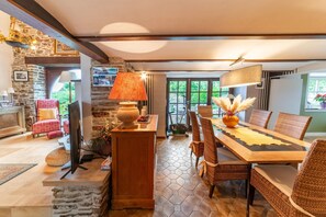 Dining - Aubepine holiday home in Sart Jalhay (Sart Jalhay)