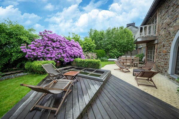 Outdoor dining - Aubepine holiday home in Sart Jalhay (Sart Jalhay)