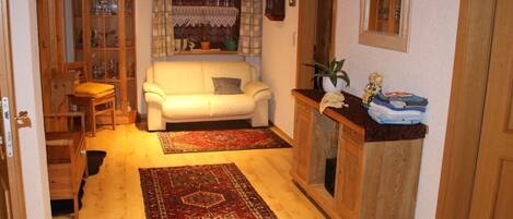 Smart TV, fireplace, DVD player, books