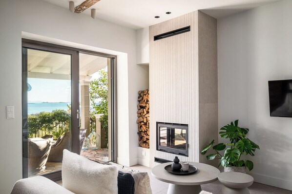 TV, offices - Ermioni Countryside Residence by Konnect, Agios Markos (Corfu)