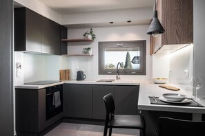 Fridge, oven, stovetop, dishwasher - Ermioni Countryside Residence by Konnect, Agios Markos (Corfu)