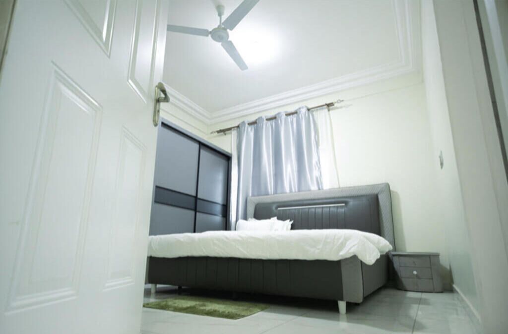 Apartemen Mewah | 2 kamar tidur, ruang kerja ramah laptop, dan Wi-Fi gratis