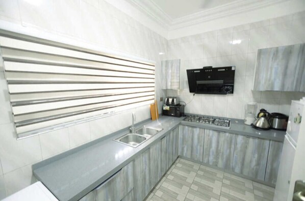 Luxury Apartment | Private kitchenette - DAA DINGBE SUITES (Tamale)