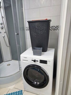 Dusch, hårtork, tvål och schampo