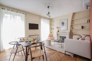 TV - 1.Two Bedrooms#Champs Elysées#Arc de Triomphe#AC (Paris)