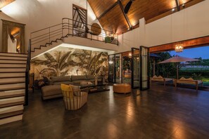 Villa - utsikt mot poolen | Vardagsrum | Platt-tv