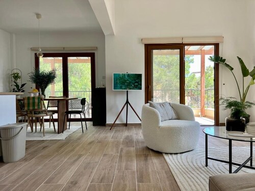 Hera Holiday Home - Pine Bay