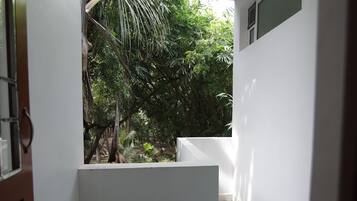 Classic Studio, Garden View | Balcony