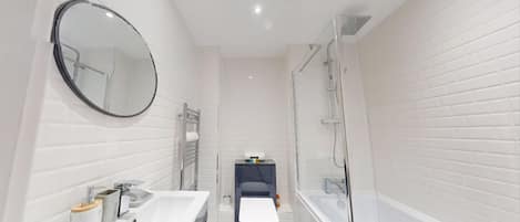 Apartment | Bathroom | Combined shower/tub, deep soaking tub, towels