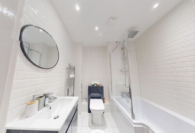 Romford Retreat - Modern 2BR Apartment