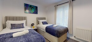 2 bedrooms, free WiFi, bed sheets - Romford Retreat - Modern 2BR Apartment (Romford)