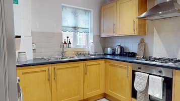 Apartment | Private kitchen | Fridge, microwave, oven, stovetop