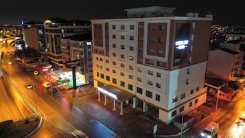 Fachada del alojamiento - Noche