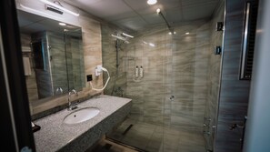 Buồng tắm vòi sen, đồ dùng nhà tắm miễn phí, máy sấy tóc 