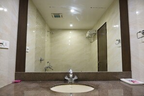 Shower, rainfall showerhead, towels, soap - Hotel Rituraj Guwahati (Guwahati)