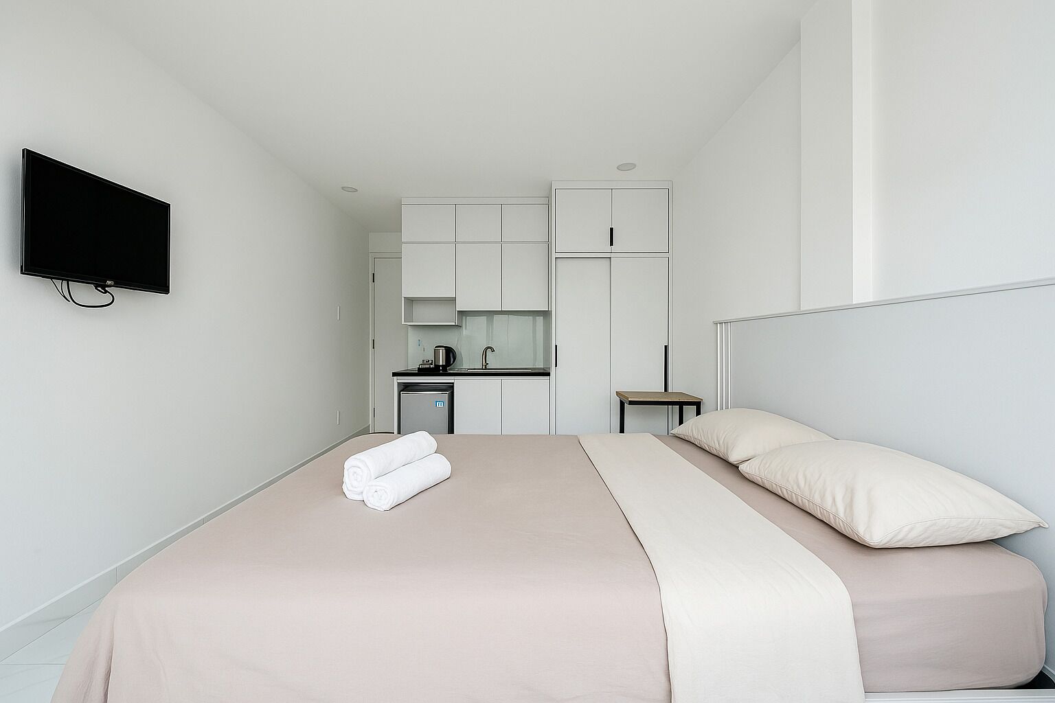 デラックス スタジオ 浴槽 | デスク、WiFi (無料)