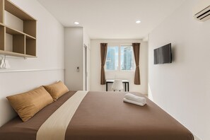Desk, free WiFi - Siris Niko Residence - Self checkin (Ho Chi Minh City)