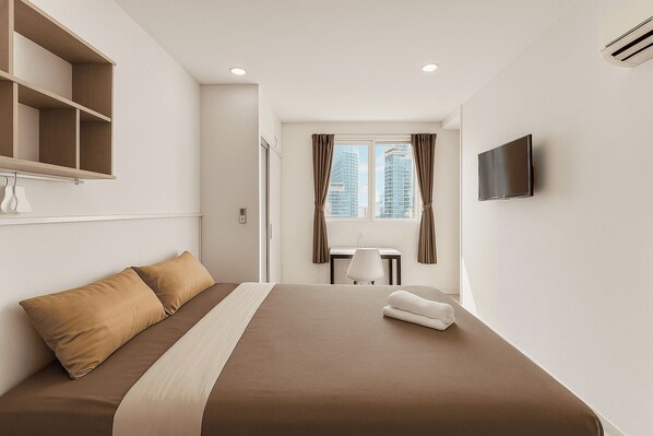 舒適開放式客房 | 書桌、免費 Wi-Fi