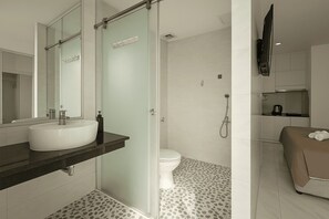 舒適開放式客房 | 浴室 | 雨淋花灑、風筒、拖鞋、提供毛巾